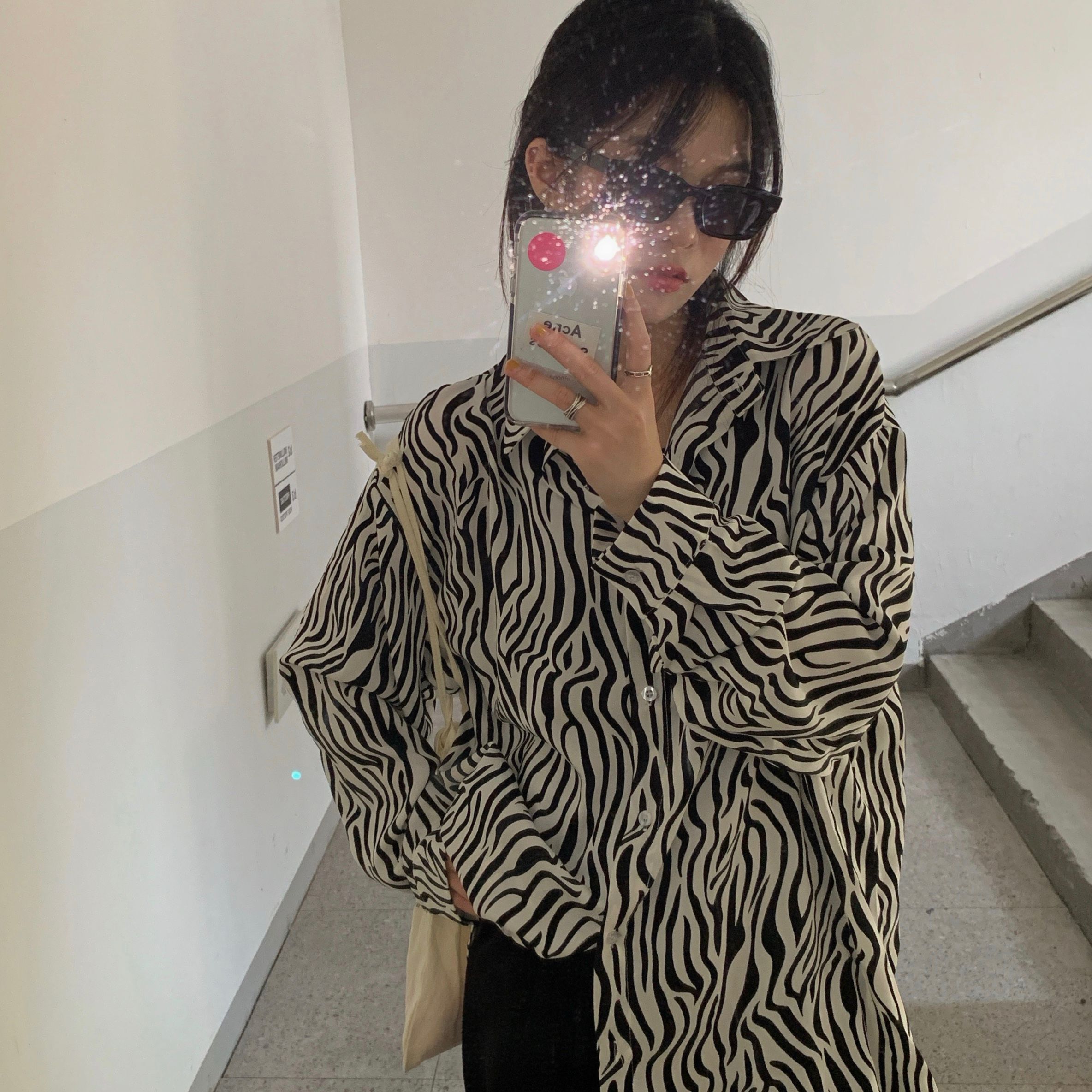 プラスサイズ・ロング丈・デニム風・ゆったり薄手のシャツ