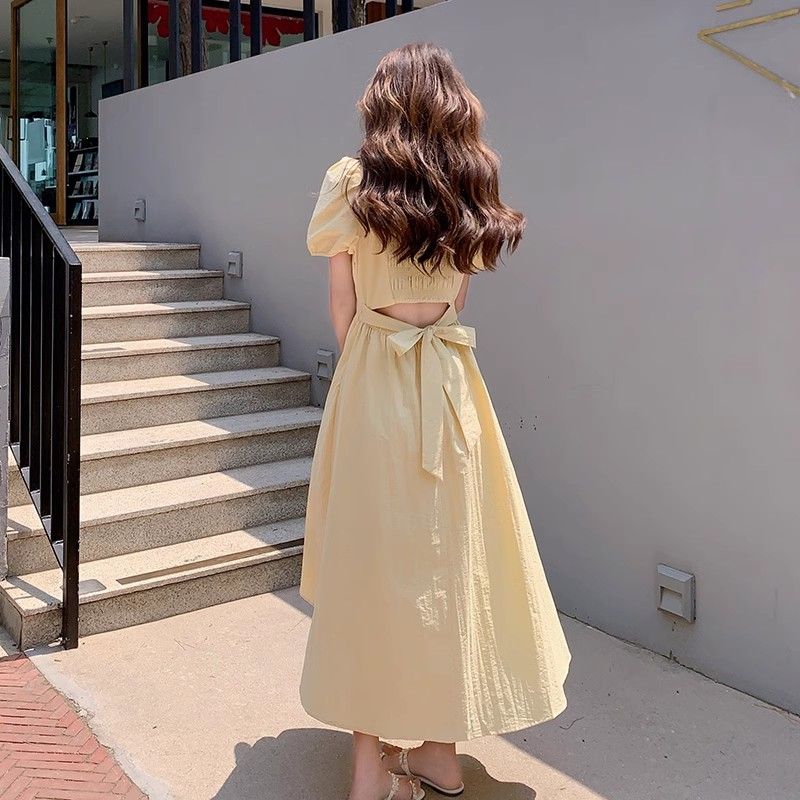 韓国風シンプル＆フェミニンな印象に、スクエアネック×パフスリーブワンピース