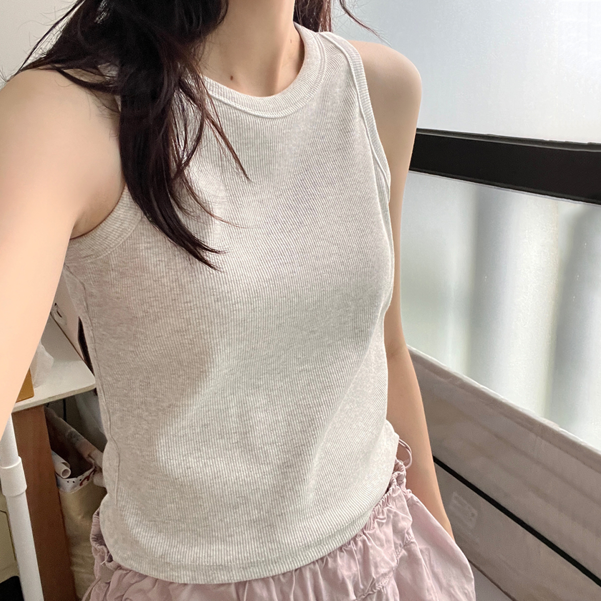 ライトグレー