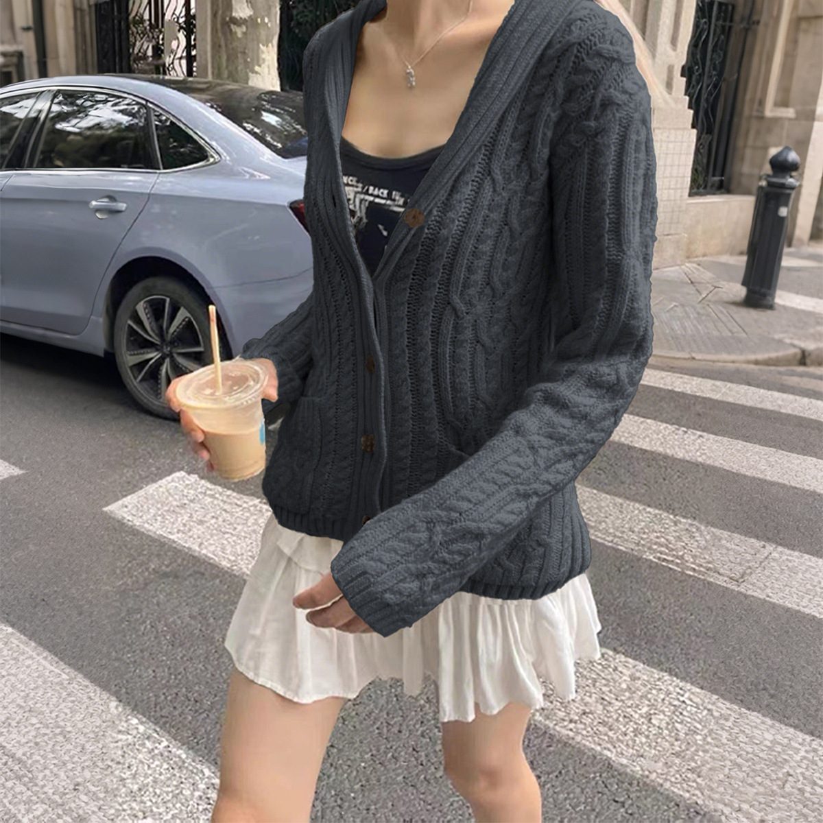 ダークグレー