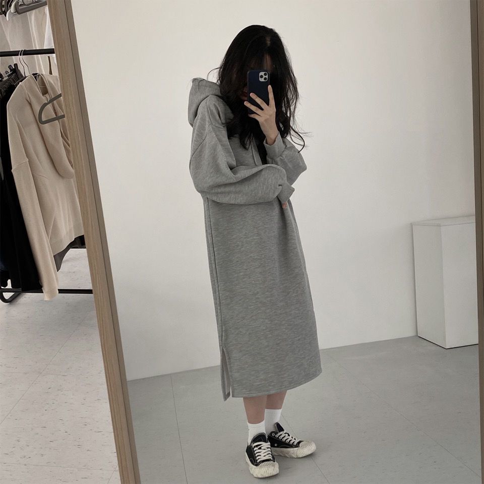 グレー