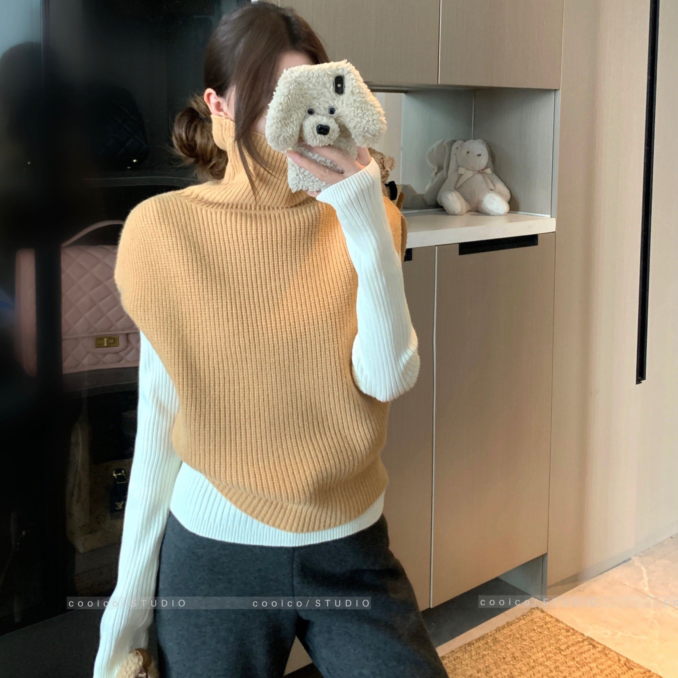 カーキ