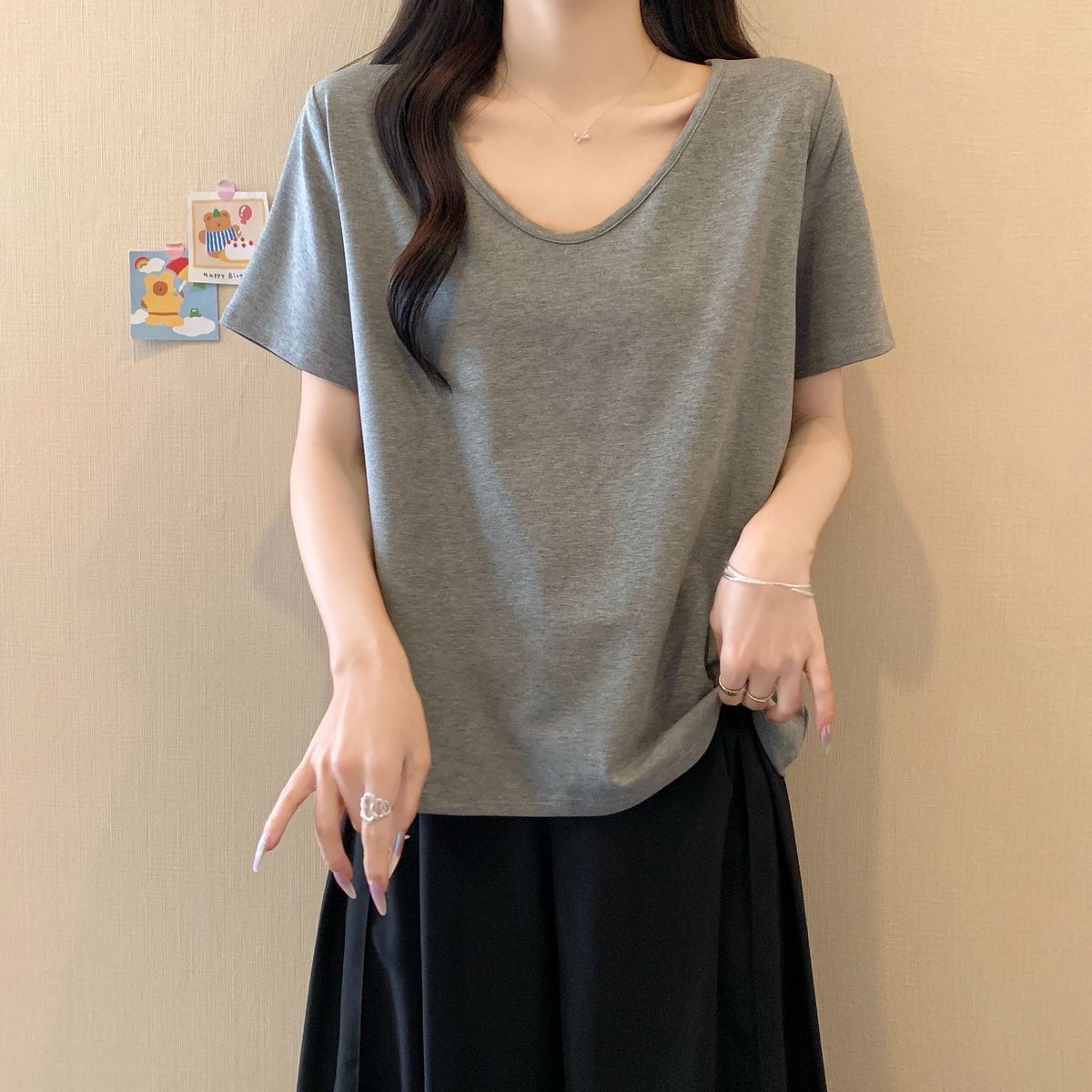 グレー