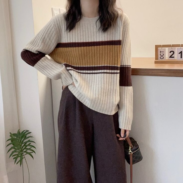 ベージュ