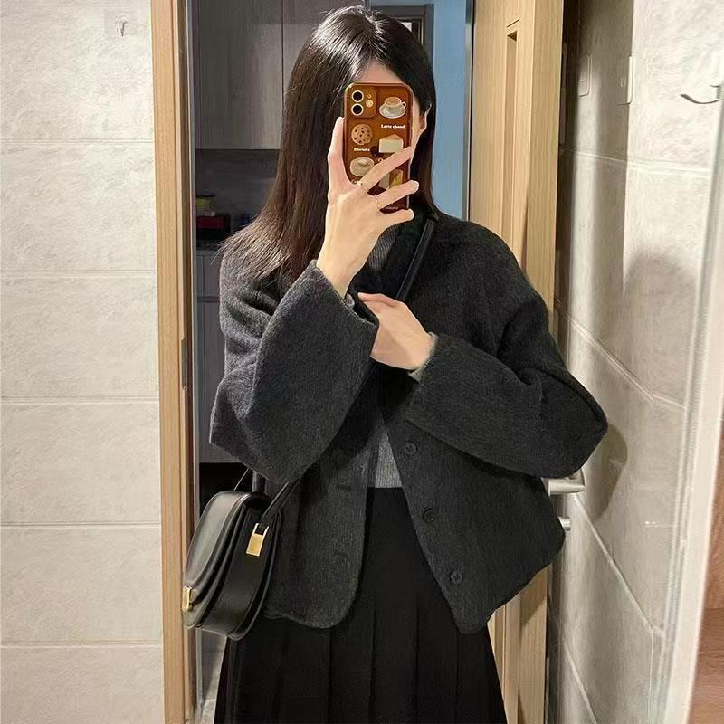 ダークグレー