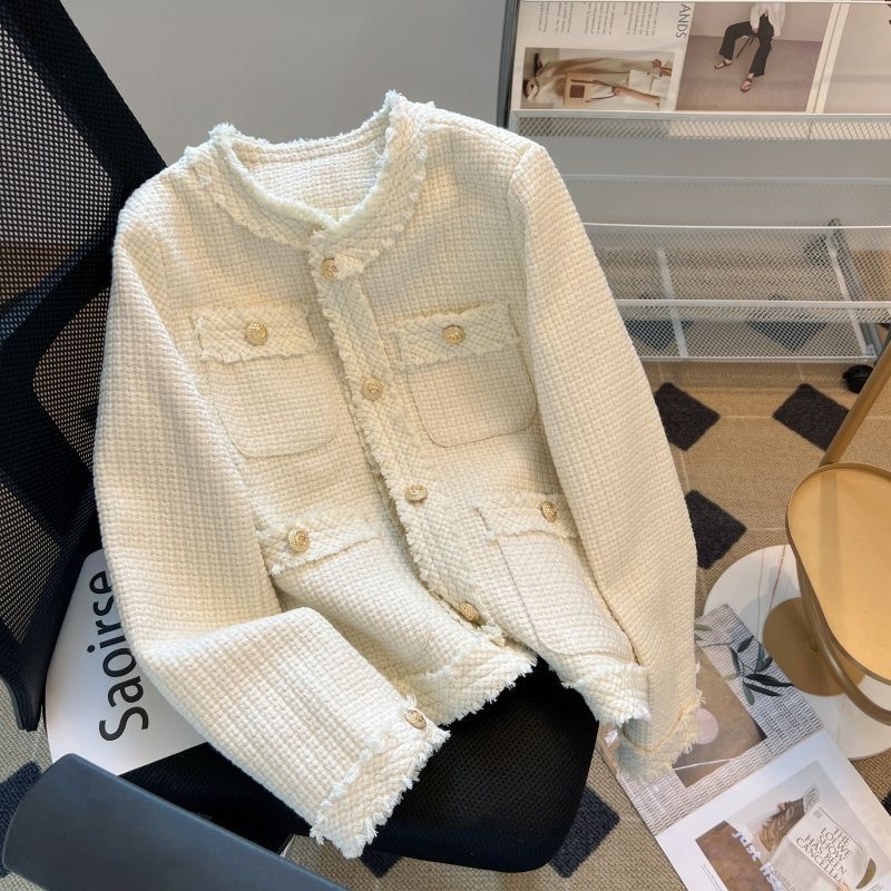 ベージュ