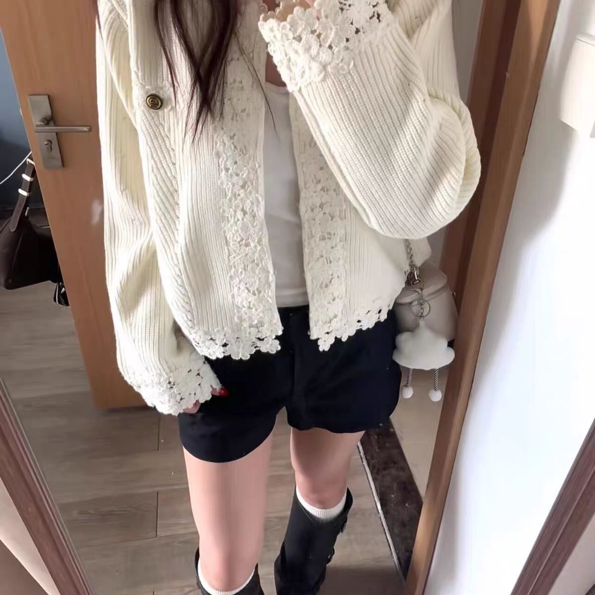 ベージュ
