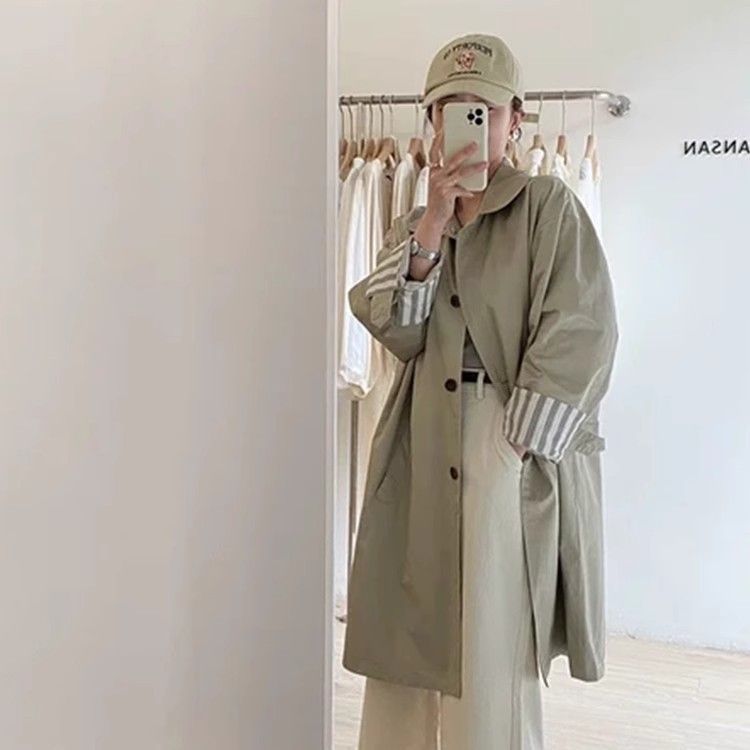 グレー