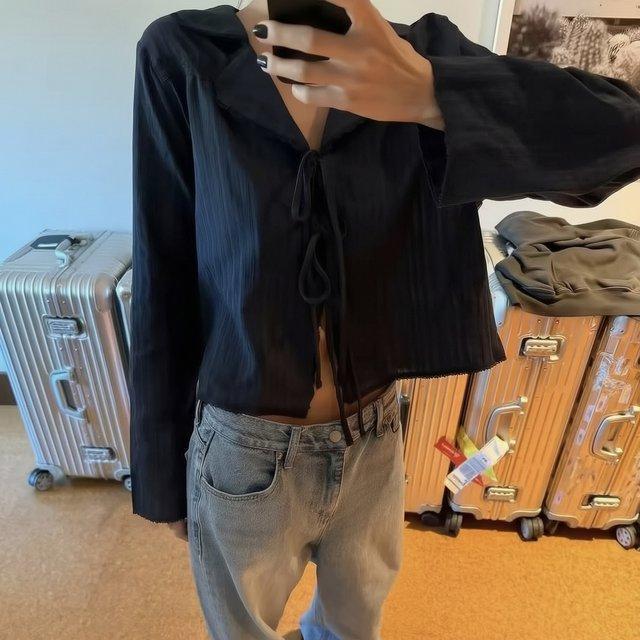 長袖 襟付きタイ ショート丈シャツ