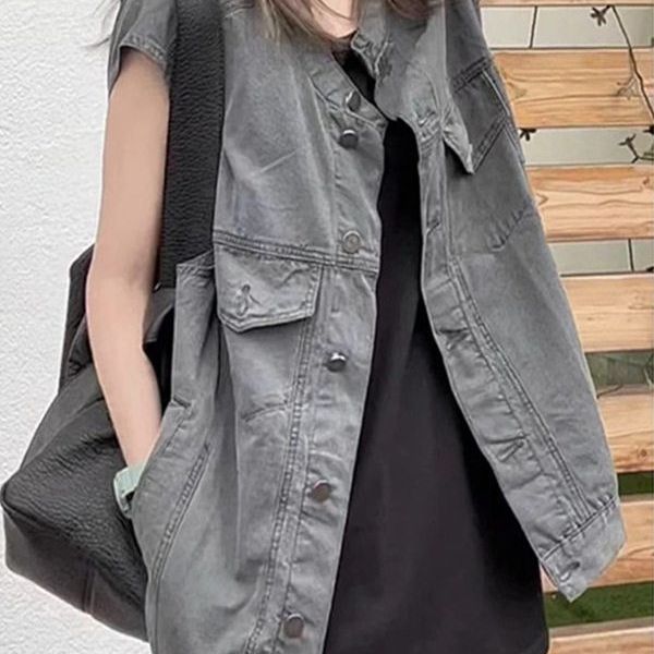 グレー