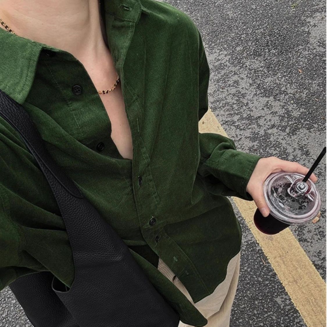 ダークグリーン