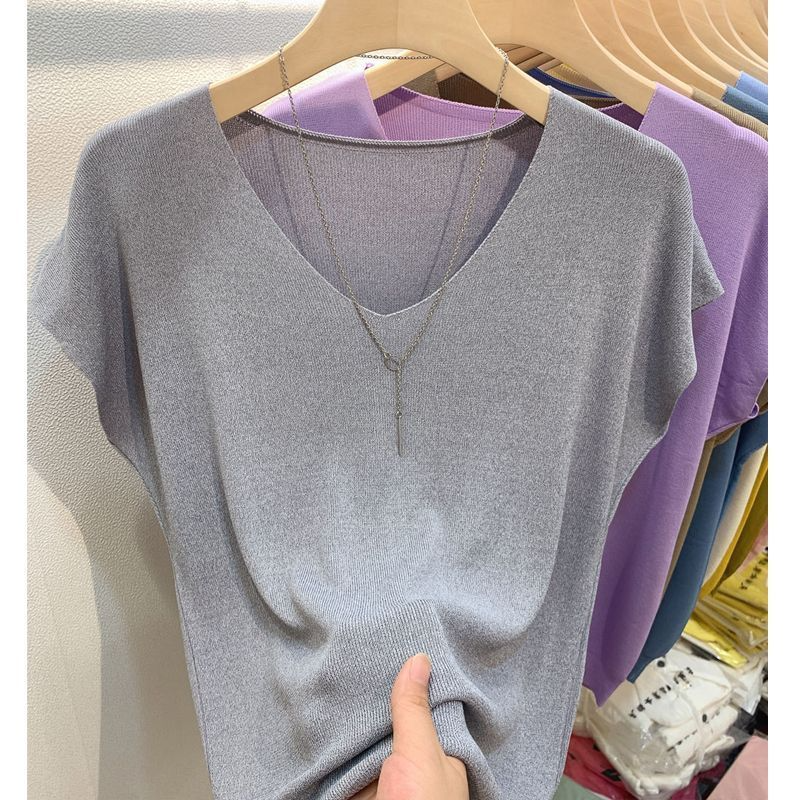 グレー