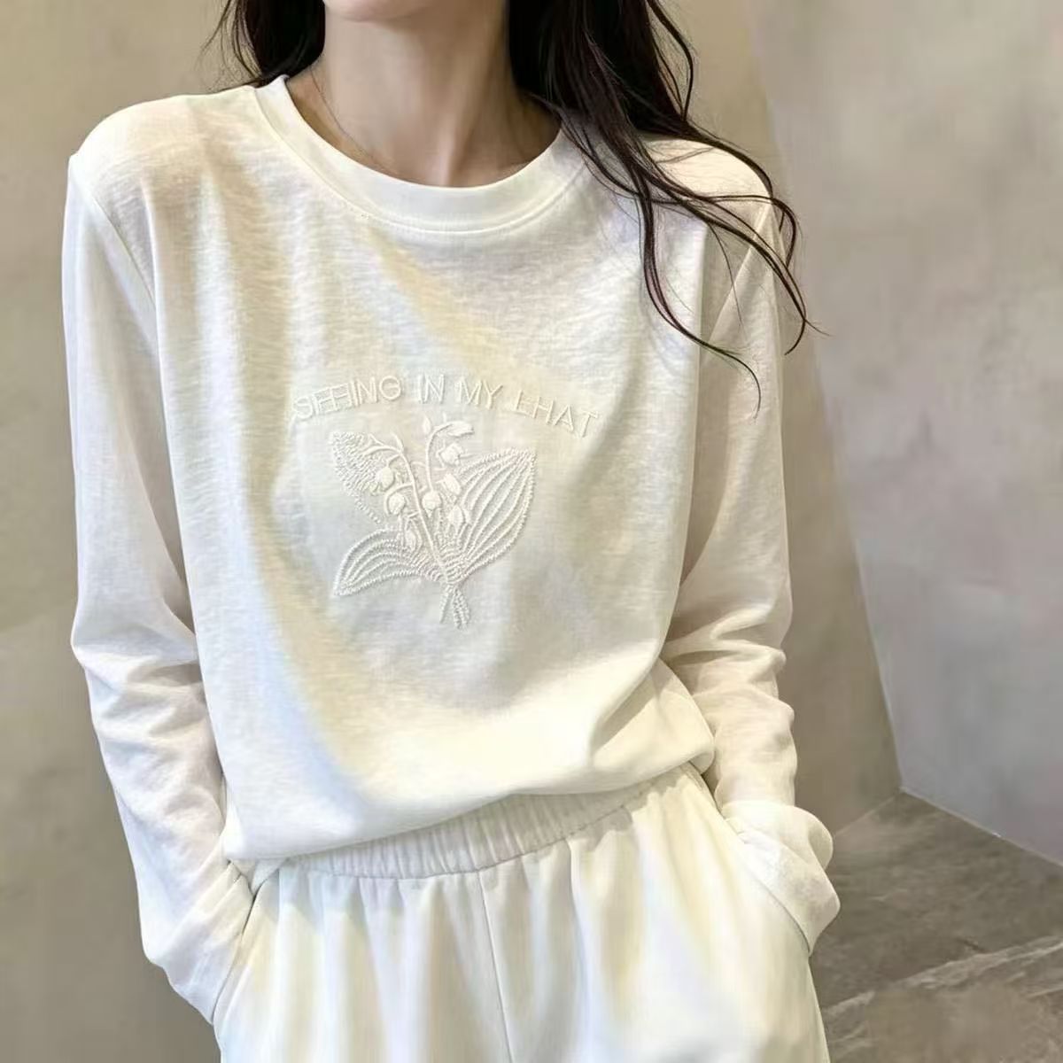 丸首 花刺繍ロゴ ドロップショルダー長袖 T シャツ