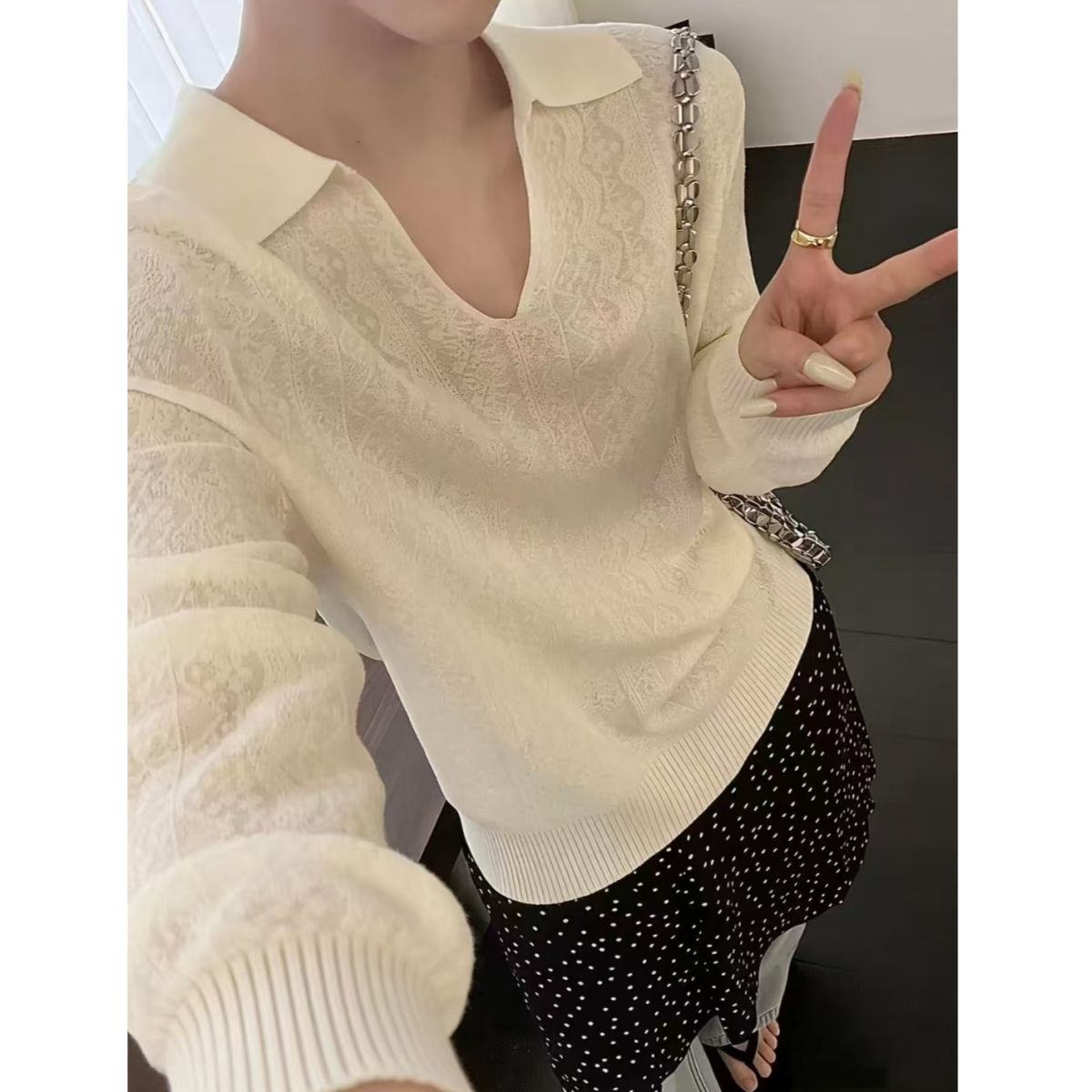 ベージュ