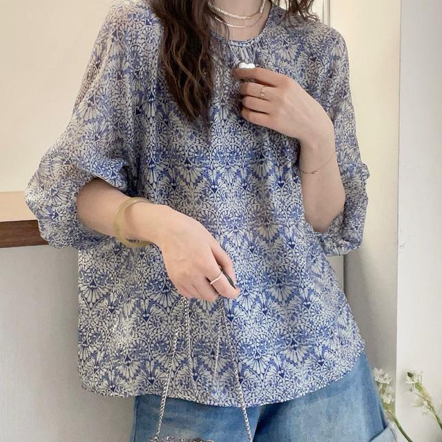 ブルー