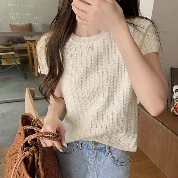 ベージュ