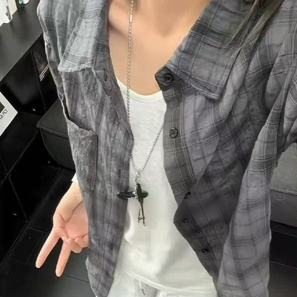 ダークグレー