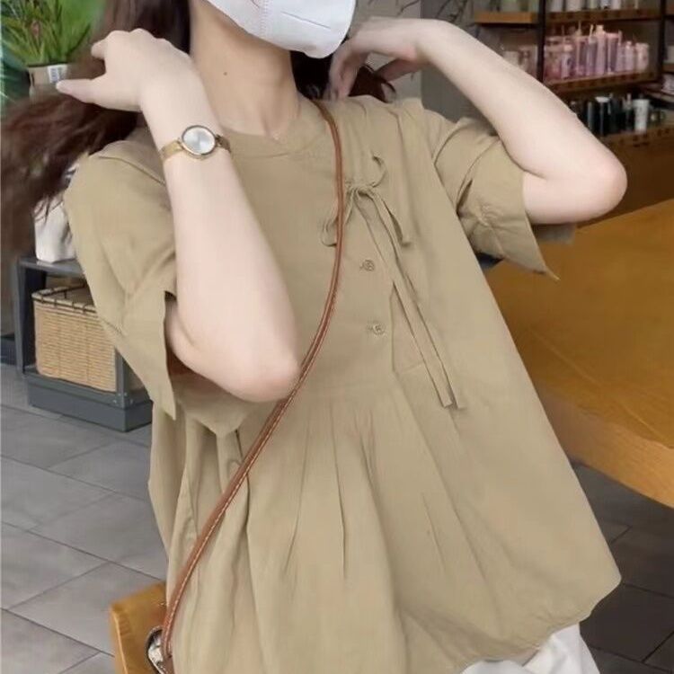 カーキ