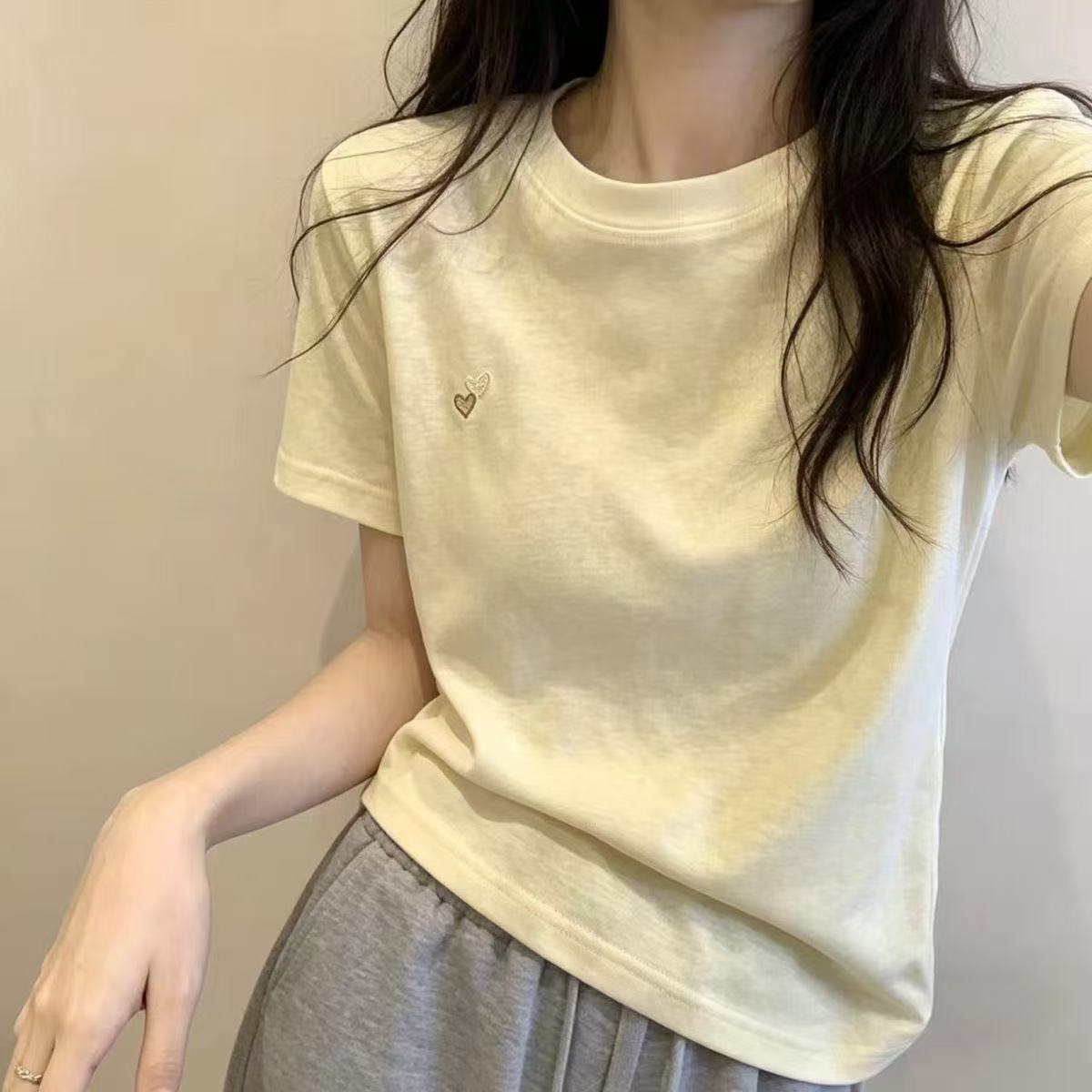 イエロー