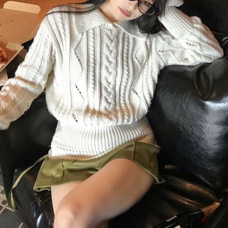 ケーブル編みポロカラーニットセーター