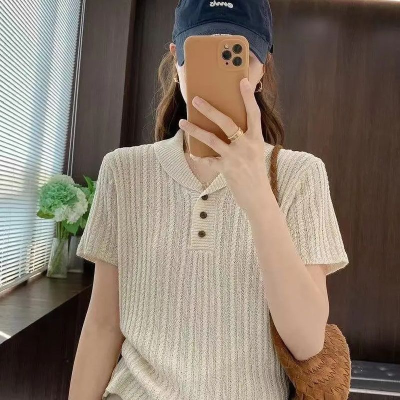ベージュ