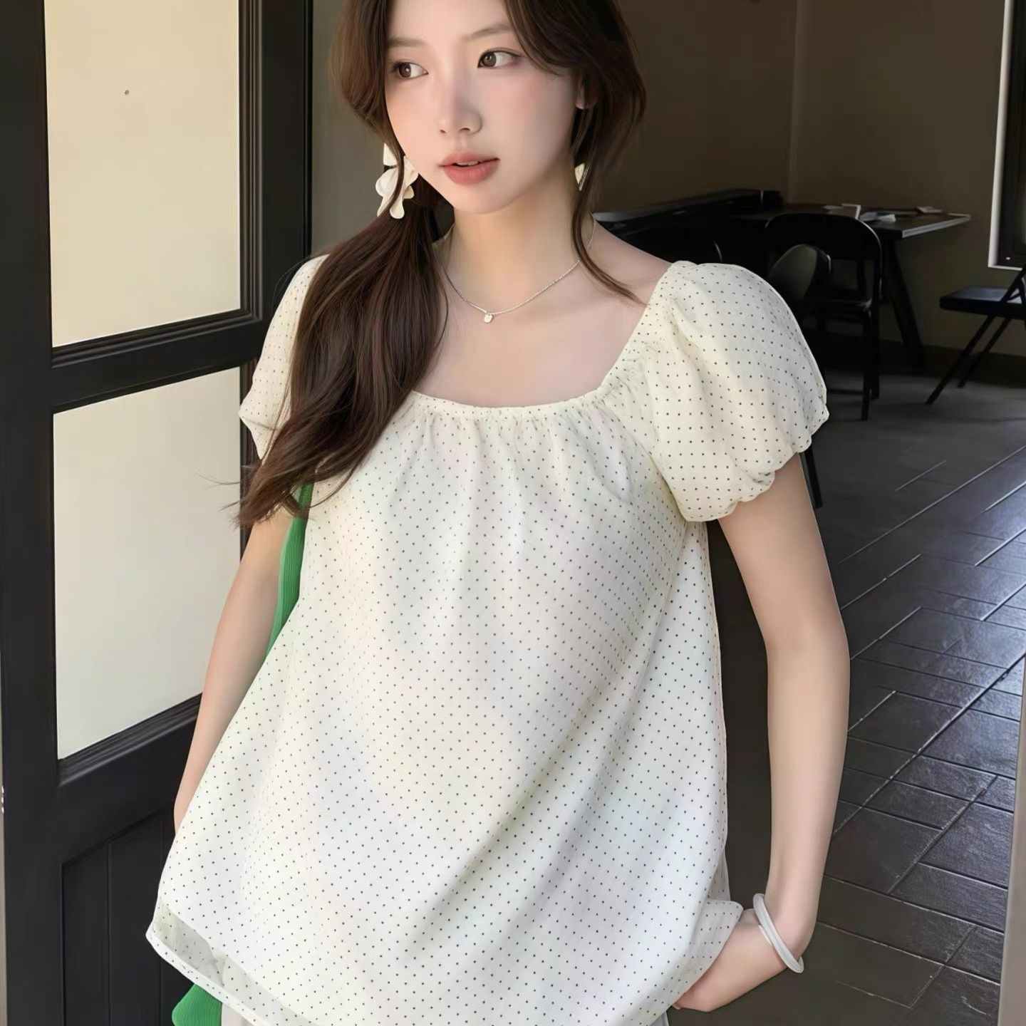 ベージュ
