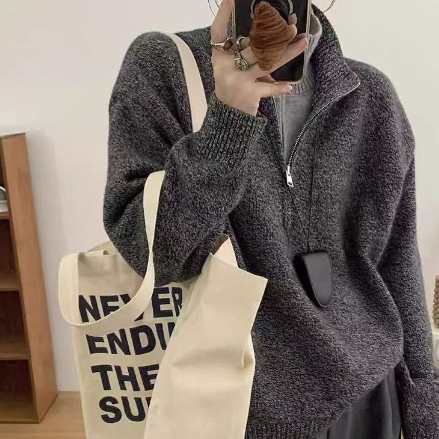 グレー