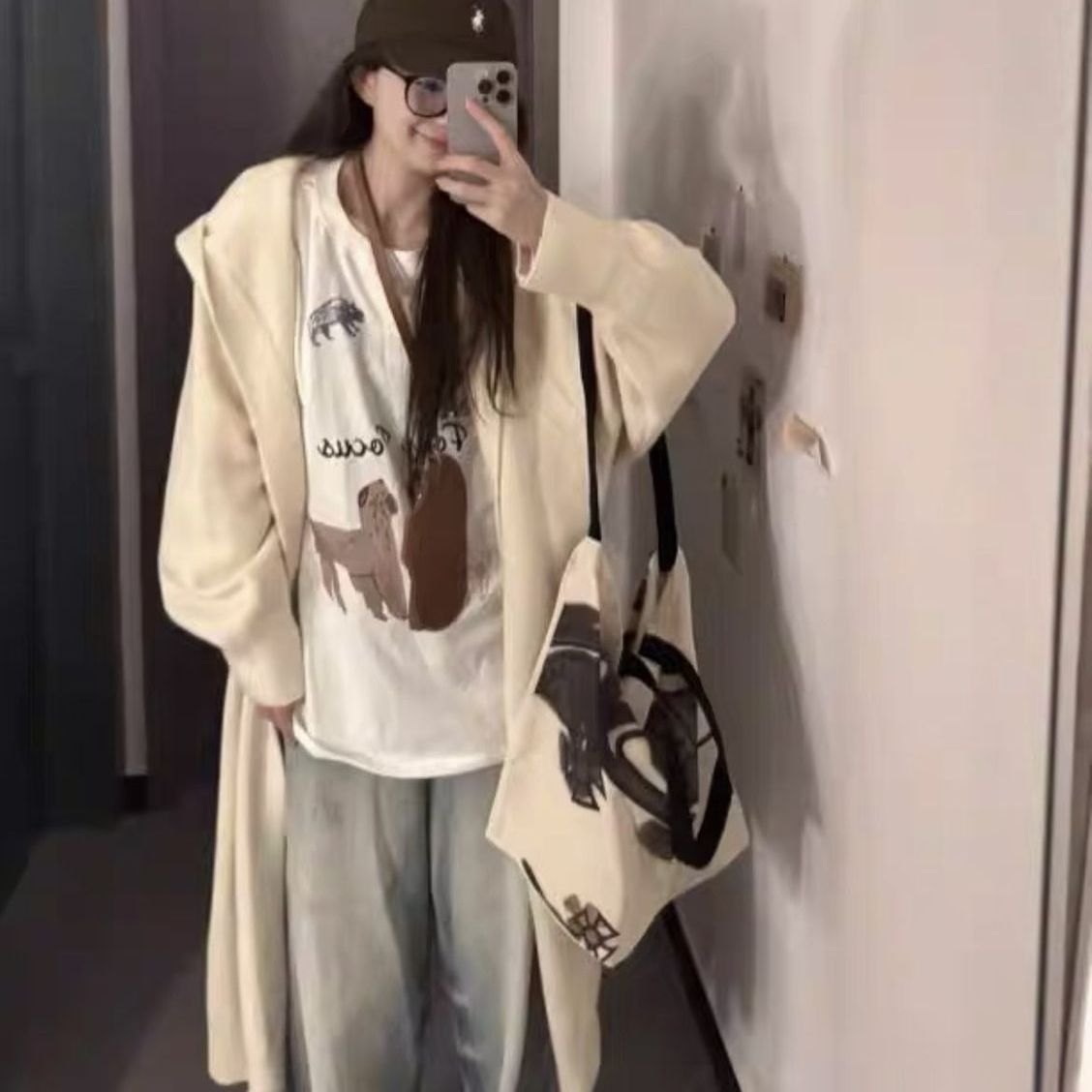 ベージュ