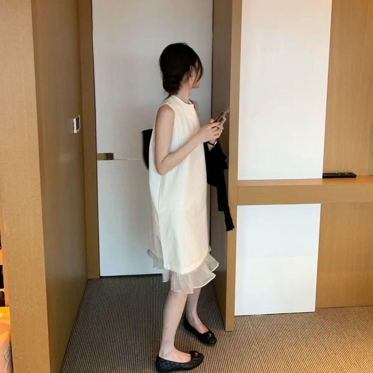 ベージュ