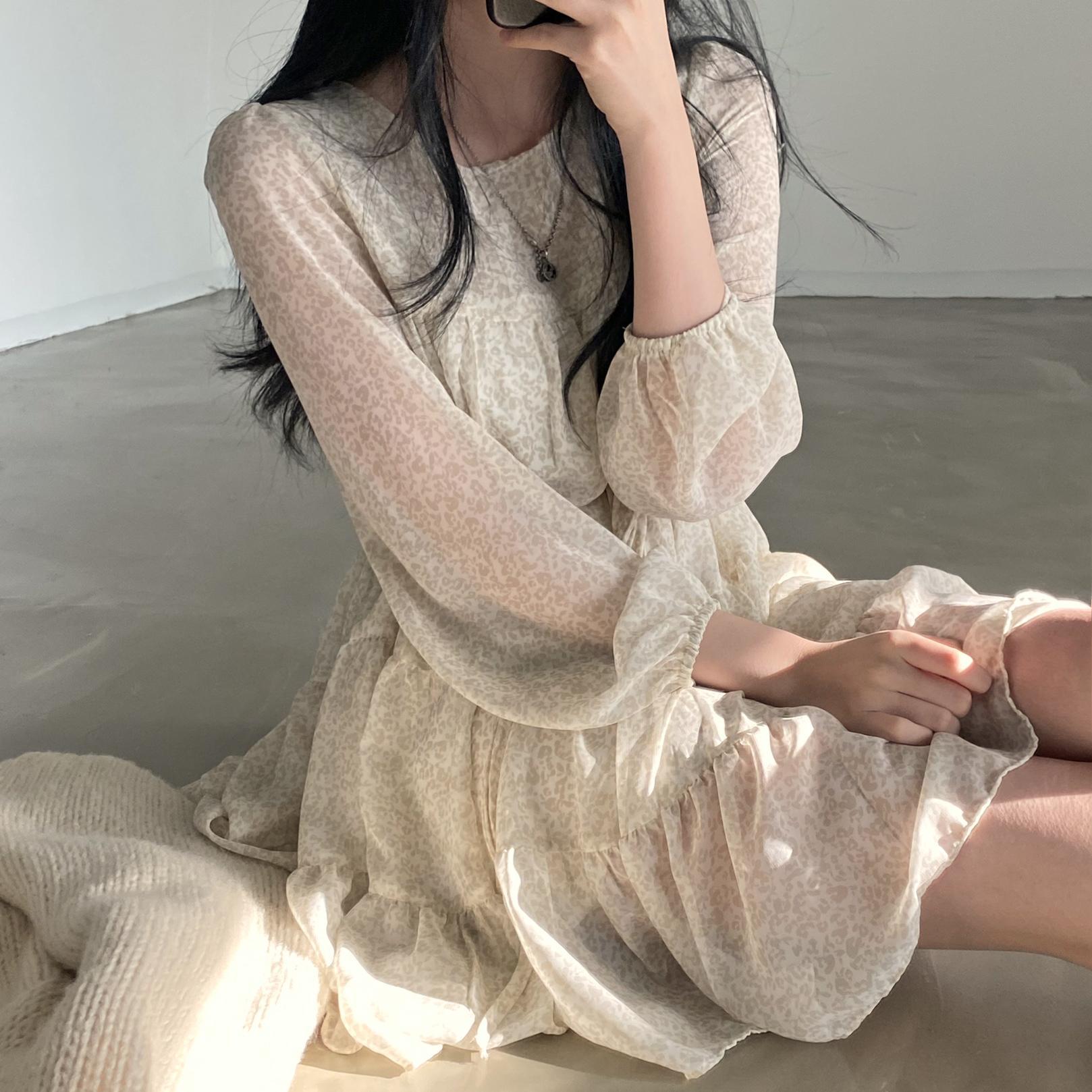 デイリー長袖花柄フリルミニワンピース
