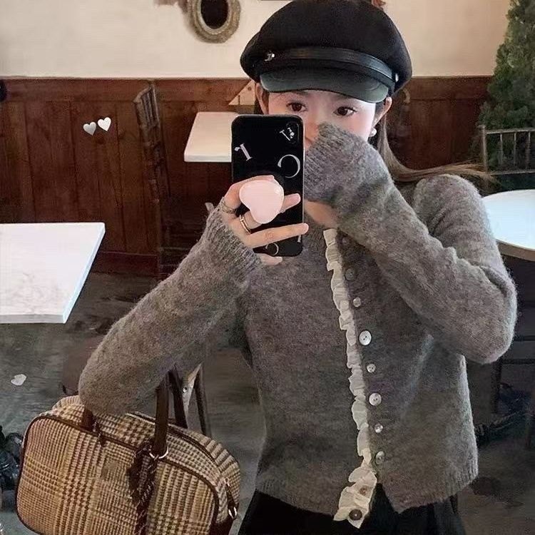 グレー