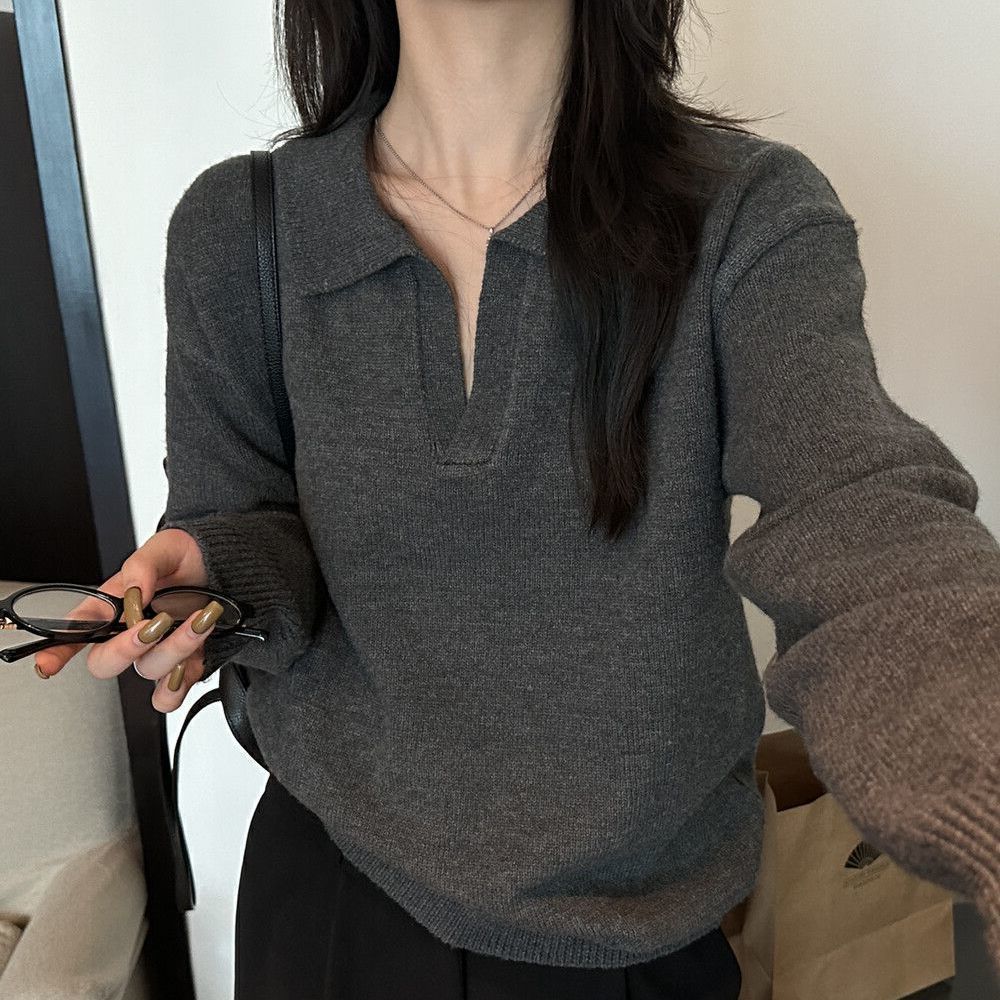 グレー