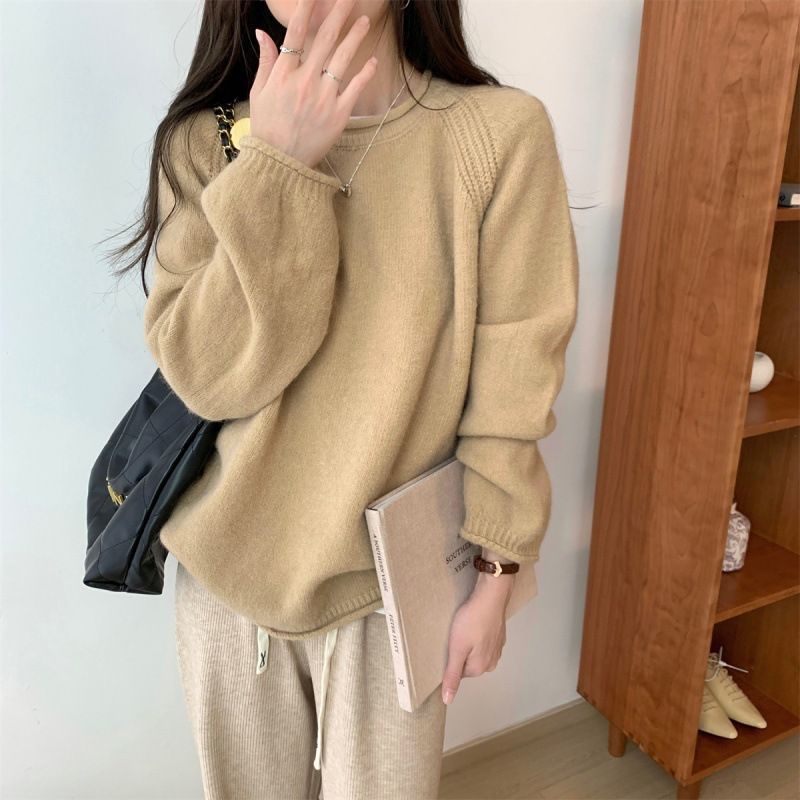 カーキ