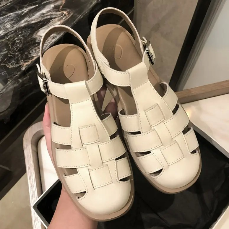 ベージュ