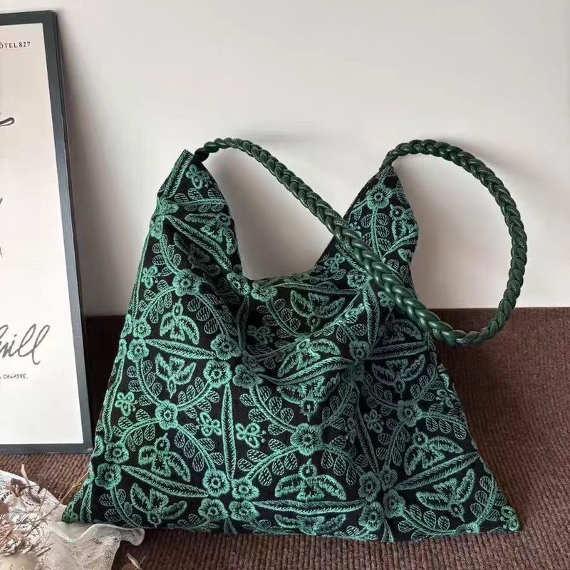 編み模様と刺繍を楽しむ、キャンバスバッグ