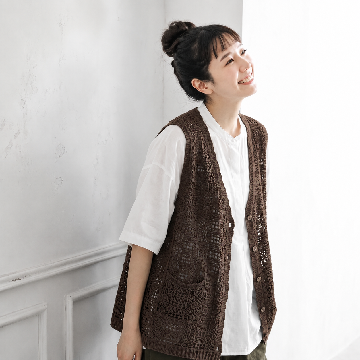 「遊び心を織り込んで」レトロな透かし編み服